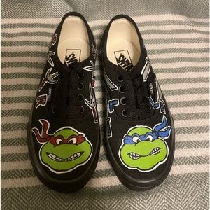 Vans NWT Hand Painted Black Teenage Mutant Ninja Turtles Lace ups Size 13. 5